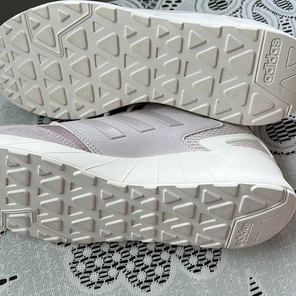 Ladies adidas Sneakers. - Picture 5 of 6